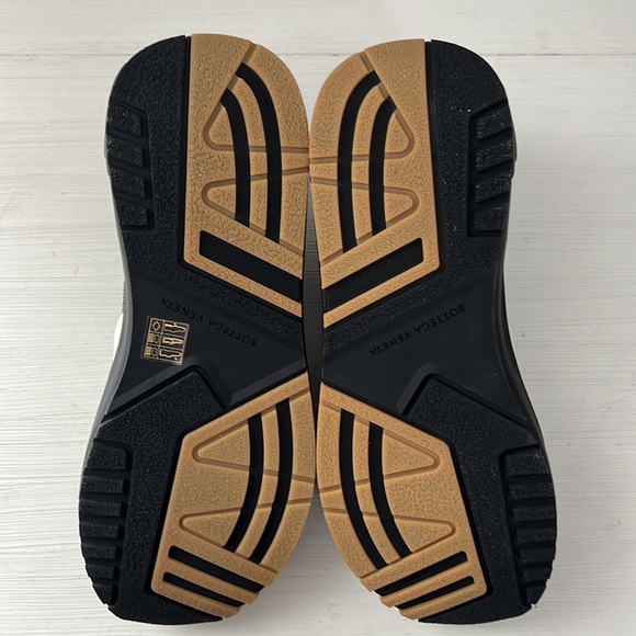 Bottega Veneta men’s stylish sneakers - Picture 8 of 10